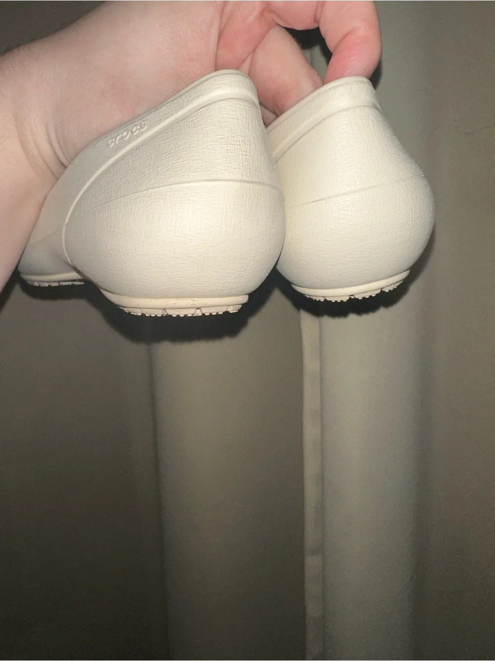 Crocs women's cap toe flats in stucco and black size 5 - Picture 4 of 5